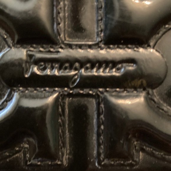 Ferragamo black patent bifold wallet featuring the iconic Double Gancini logo. - Picture 3 of 10